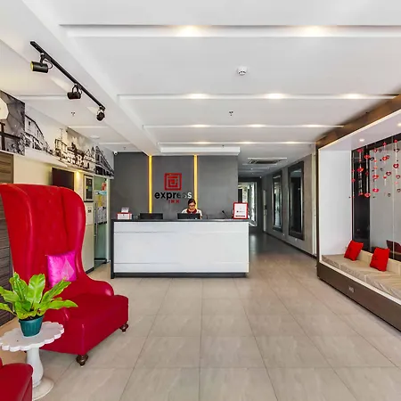 Reddoorz Plus @ Jones Avenue Cebu