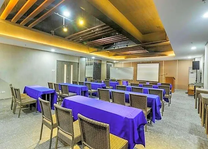 Hotel Reddoorz @ Jones Avenue 3*